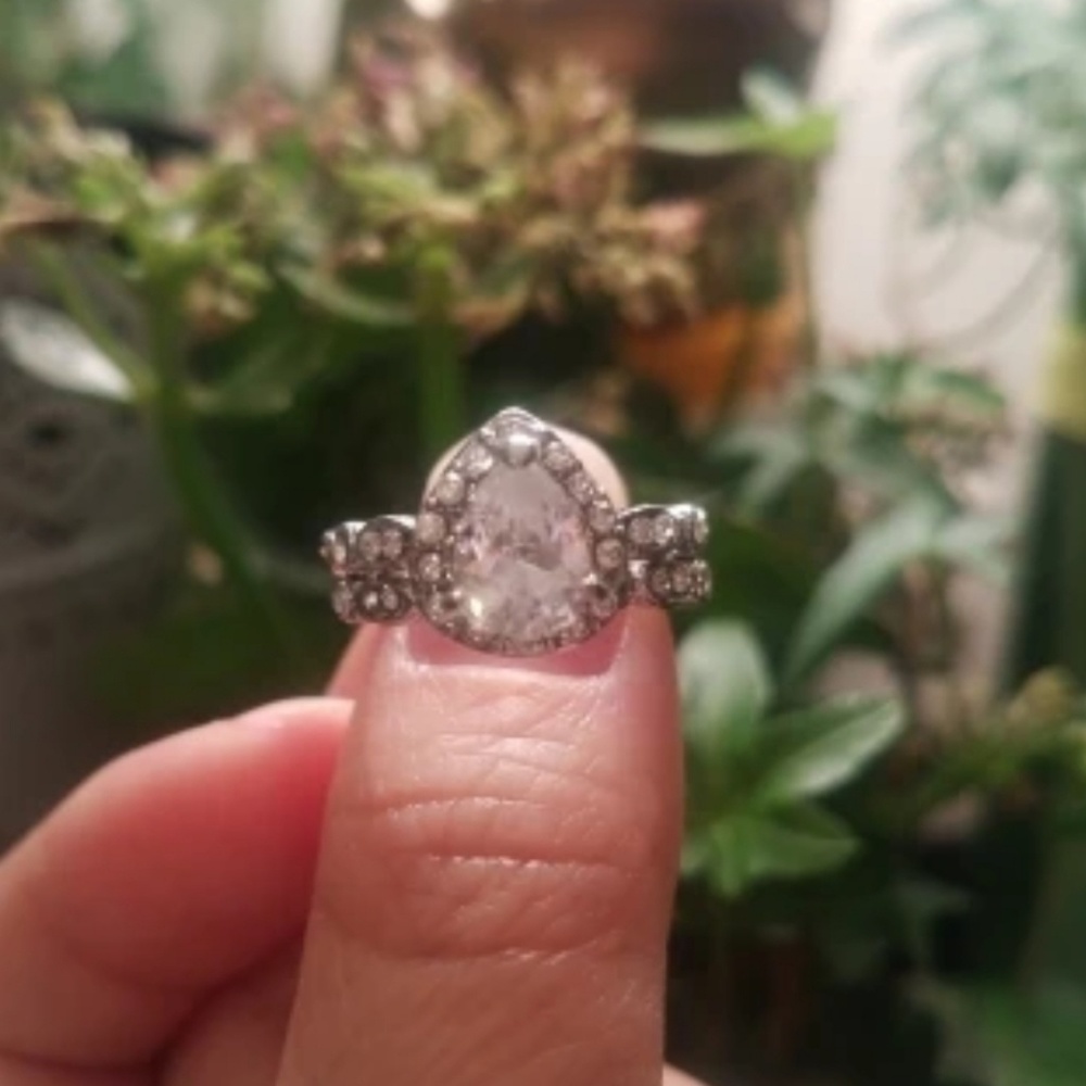 Oval shapsd ring size 6 - Picture 3 of 3